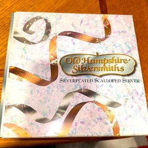 Brand new Old Hampshire Silversmiths Silver-plated Scalloped Server